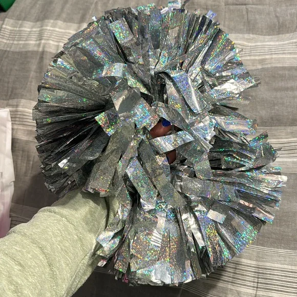 Cheerleading Pom Poms - Picture 3 of 3